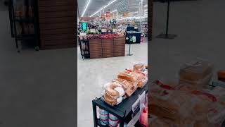 Chasing king threw grocery store 😂