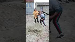 Não sabe beber Coca Cola 3 🥤#DUDUeCAROL #shorts