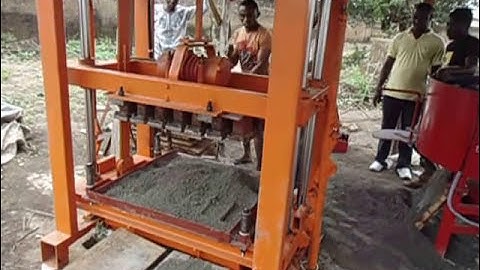 Teach Nigeria client use QTJ4-40 block brick machine to make interlock paver bricks good quality