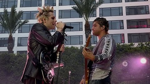 Teeth - 5 Seconds of Summer - Live - Front Row - Pop-Up Show - Los Angeles, CA 9/24/25