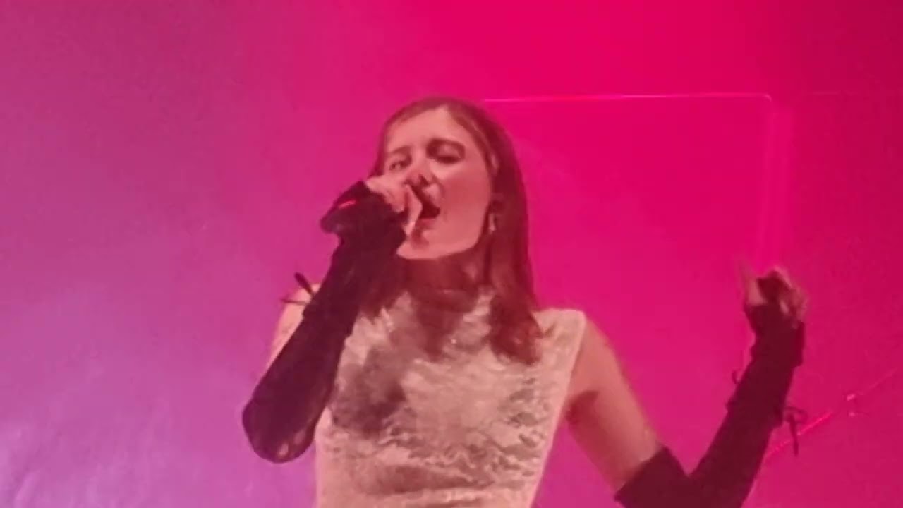 Madeline Juno "Butterfly Effect" Capitol Hannover - 17.11.2025 - Anomalie Pt. 1-Tour