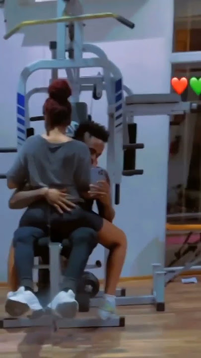 Mkenii Tazama video Chafu Zuchu Na Diamond Platnumz Wakipigana Denda Live Baba. Levo Azungumza Mazit