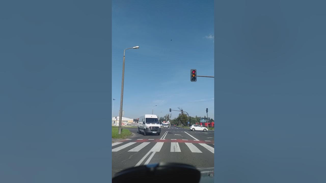 Skręt W Lewo Na Skrzyżowaniu Równorzędnym Skrzyżowanie kolizyjne, skręt w lewo. Prawo jazdy, nauka jazdy, egzamin