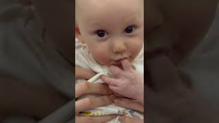 Baby layan sucks her finger ليان بتمصمص يدها