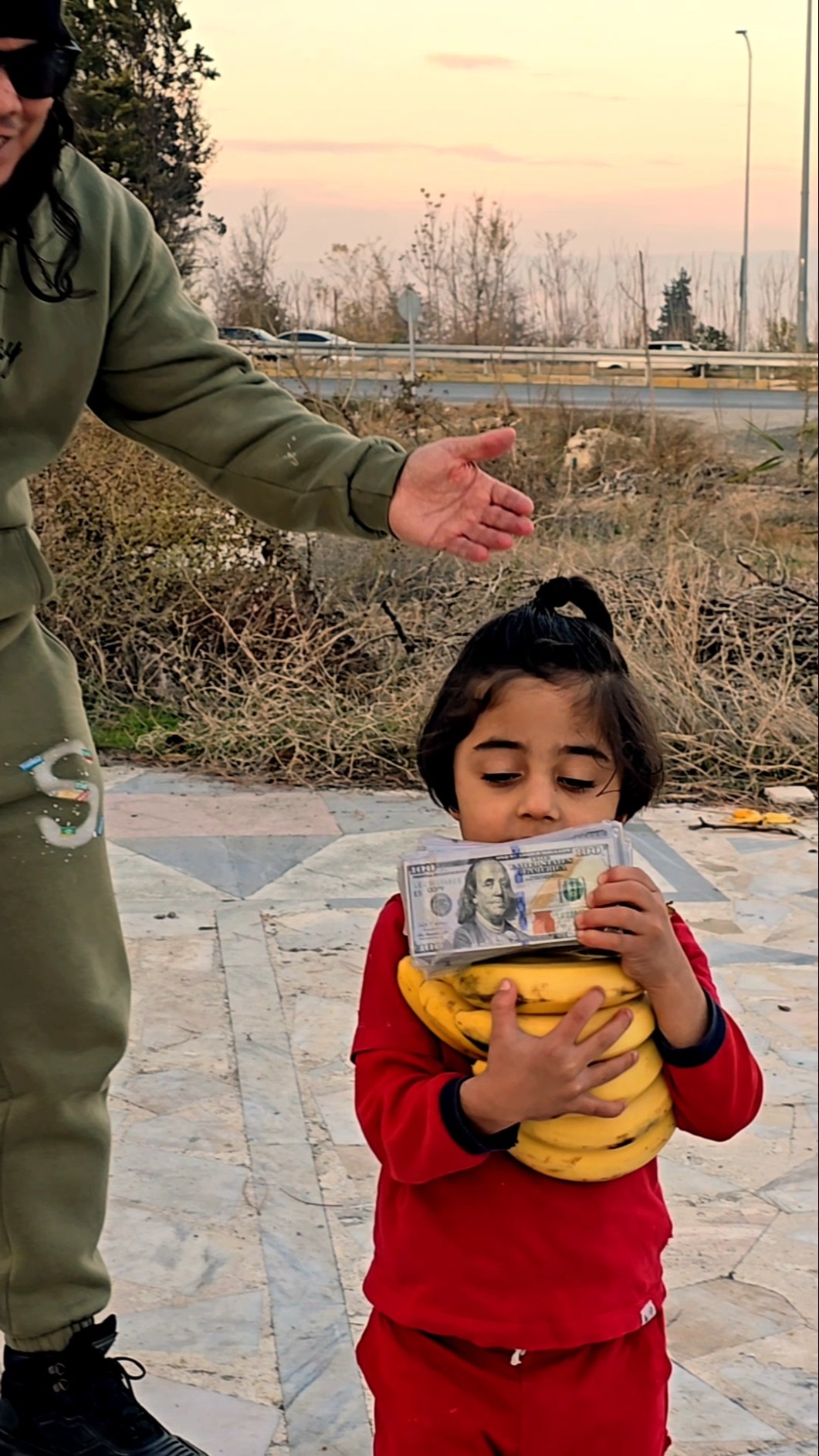 #حزين شاهد ماذا تحصد اذا فعلة الخير ?