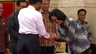 Jokowi Salami Menteri Terbaik Dunia, Sri Mulyani