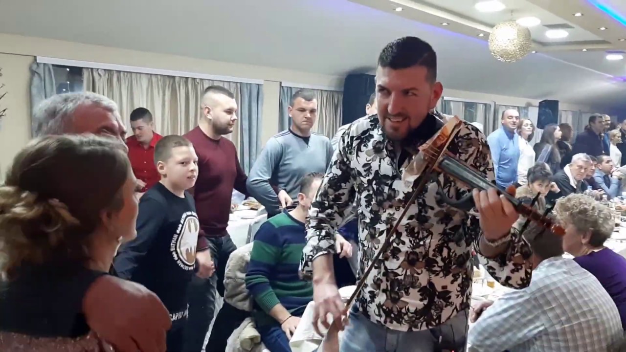 Sale Show kidanje violine Decko svira na 380V Rusiii