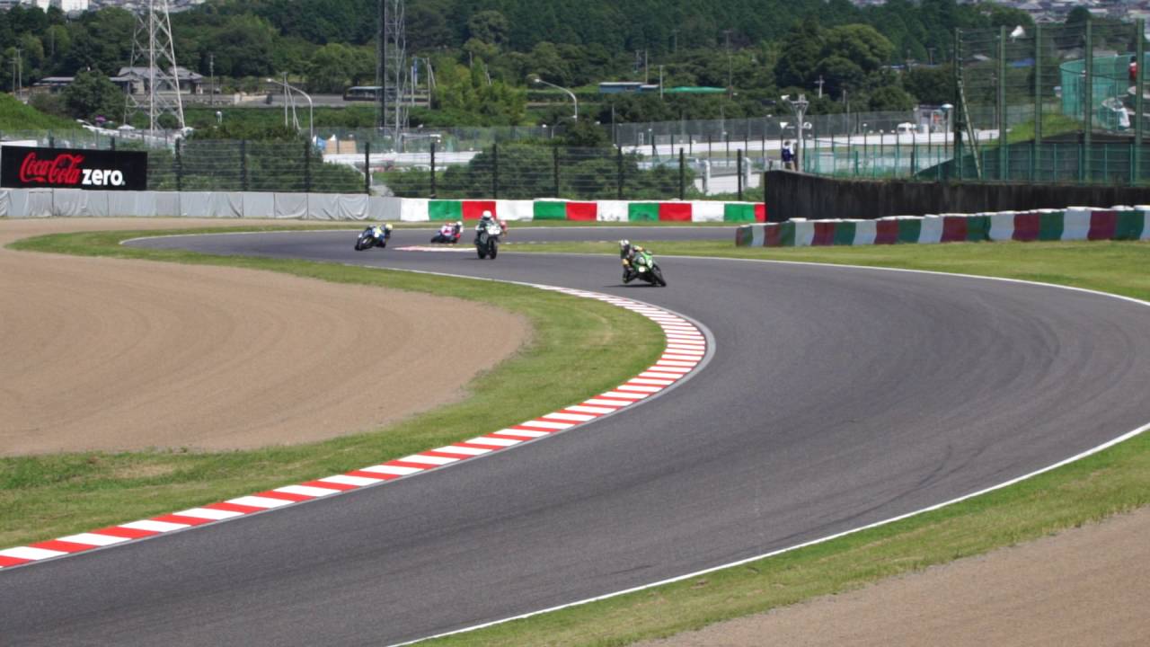 逆バンク サーキット 公道 コーナー