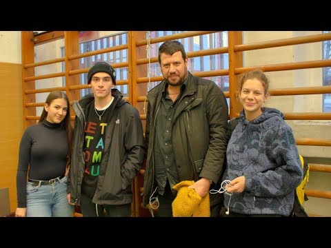 Puzsér a Kürt alapítványi iskolában diákok kérdéseire válaszol
