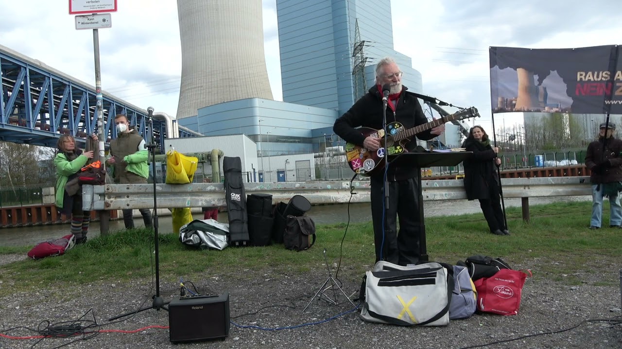 2.4.22 "Wiedersehn" von Gerd Schinkel vor dem Kohlekraftwerk Datteln 4