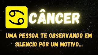 ♋️CÂNCER🧐 UMA PESSOA TE OBSERVANDO EM SILÊNCIO POR UM MOTIVO...