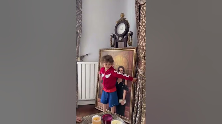Atakan’ın oğlu Aslan anne ve babasının resmini koruyor ☺️