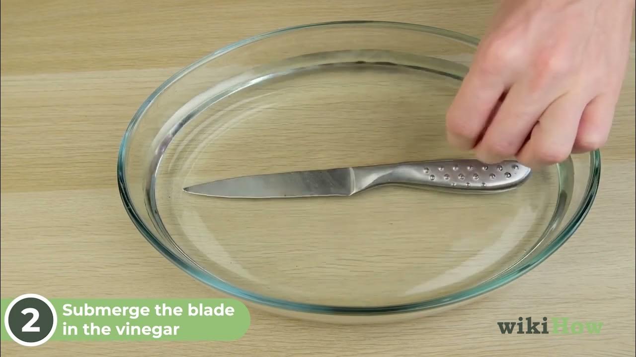 How to Remove Rust From an Old Knife by Soaking the Blade in Vinegar