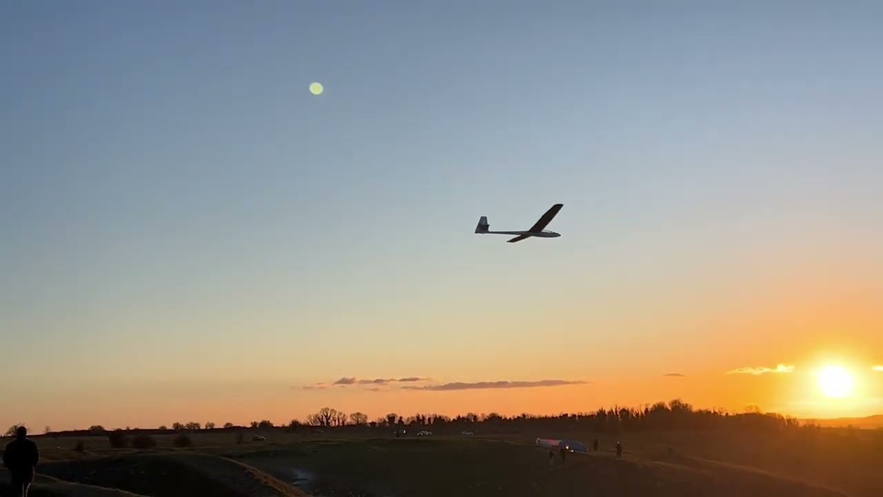 Graupner Cirrus doing its thing on a hill!