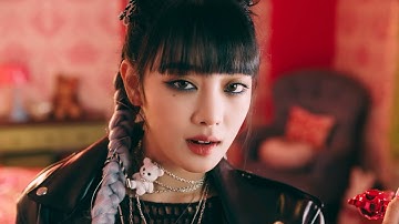 All (G)I-DLE mv but everytime they say title it switch to another mv...