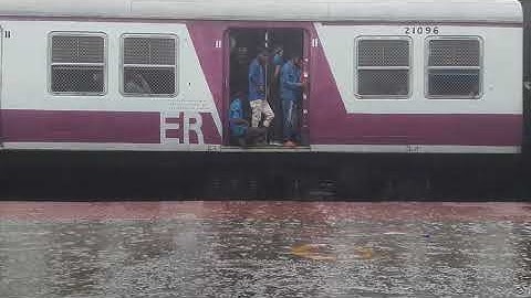 Howrah Barddhaman Staff Special/ Patrol Special Arriving in Rishra