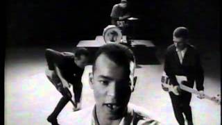 Fine Young Cannibals - Suspicious Minds (Night Flight)