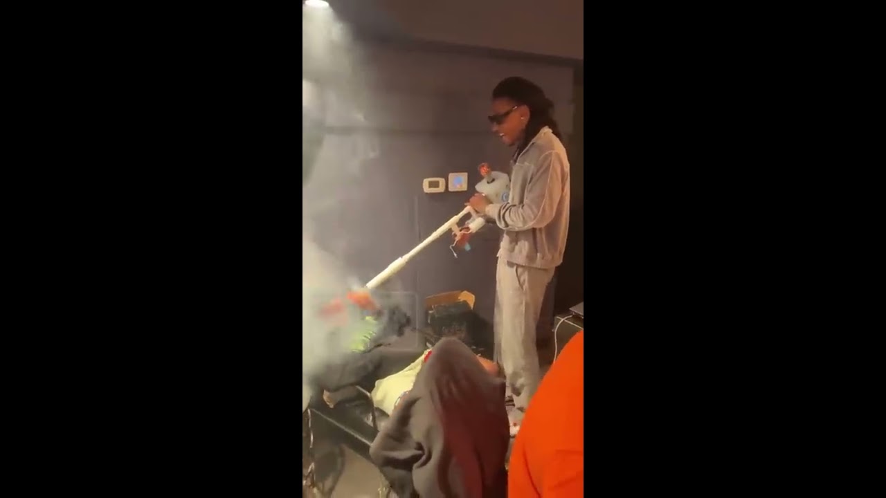 Wiz Khalifa With Another Crazy SMOKE Machine SambaMarara