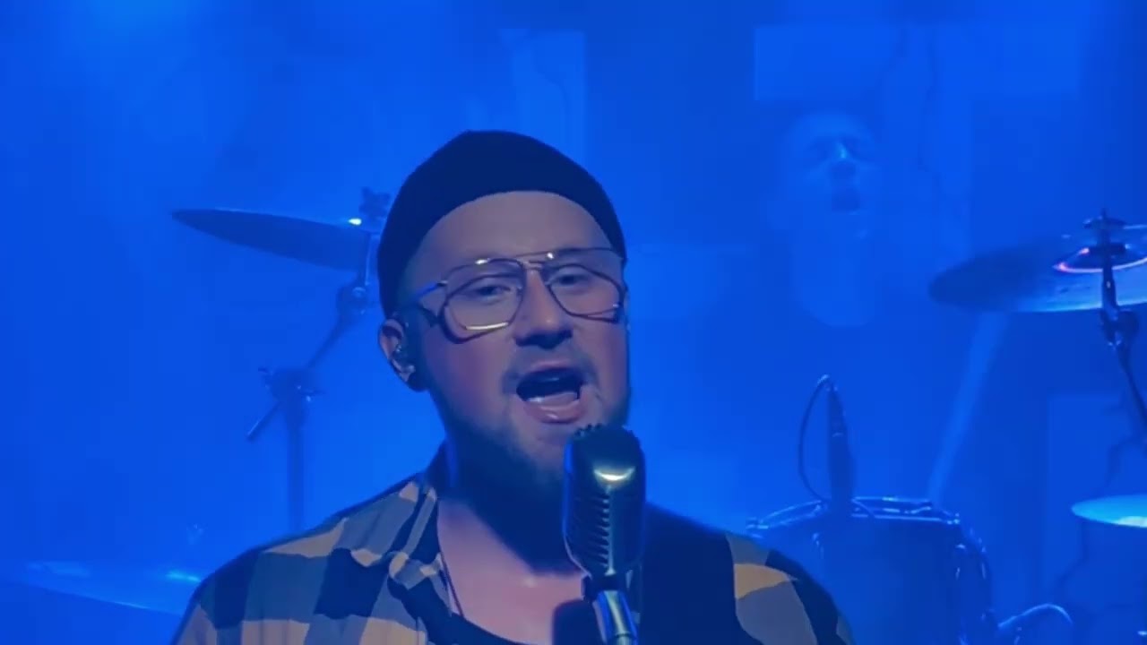 Assista a Voltwechsel - Mutter (LIVE @ Wakuum Graz) no YouTube Assista a Voltwechsel - Mutter (LIVE @ Wakuum Graz) no YouTube