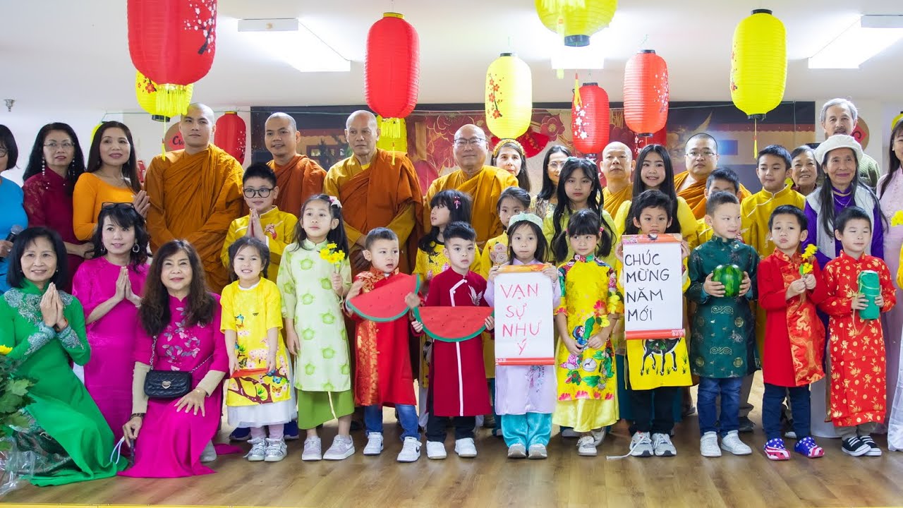 Người Việt ở Mỹ Liên hoan văn nghệ  mừng xuân lớp Việt ngữ tại chùa Đạo Quang Garland  Dallas 