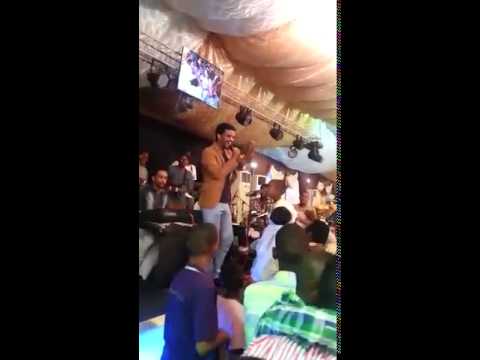 حسين الصادق يرقص