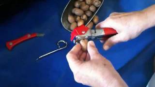 Texan Nutsheller,  Baker Tool & Goodie Gitter Demonstration