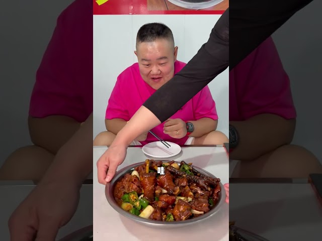 臨沂炒雞到底有多香？一人掌控13口柴火大鍋，手工煎餅一蘸直接靈魂出竅！