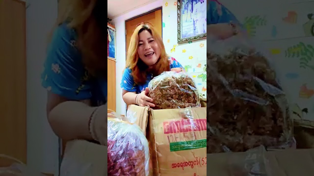 မမကြီးပို့ပေးလိုက်တဲ့စားစရာတစ်နှစ်စာတွေပါအကြိုက်တွေကြီးပဲ အိတုံ