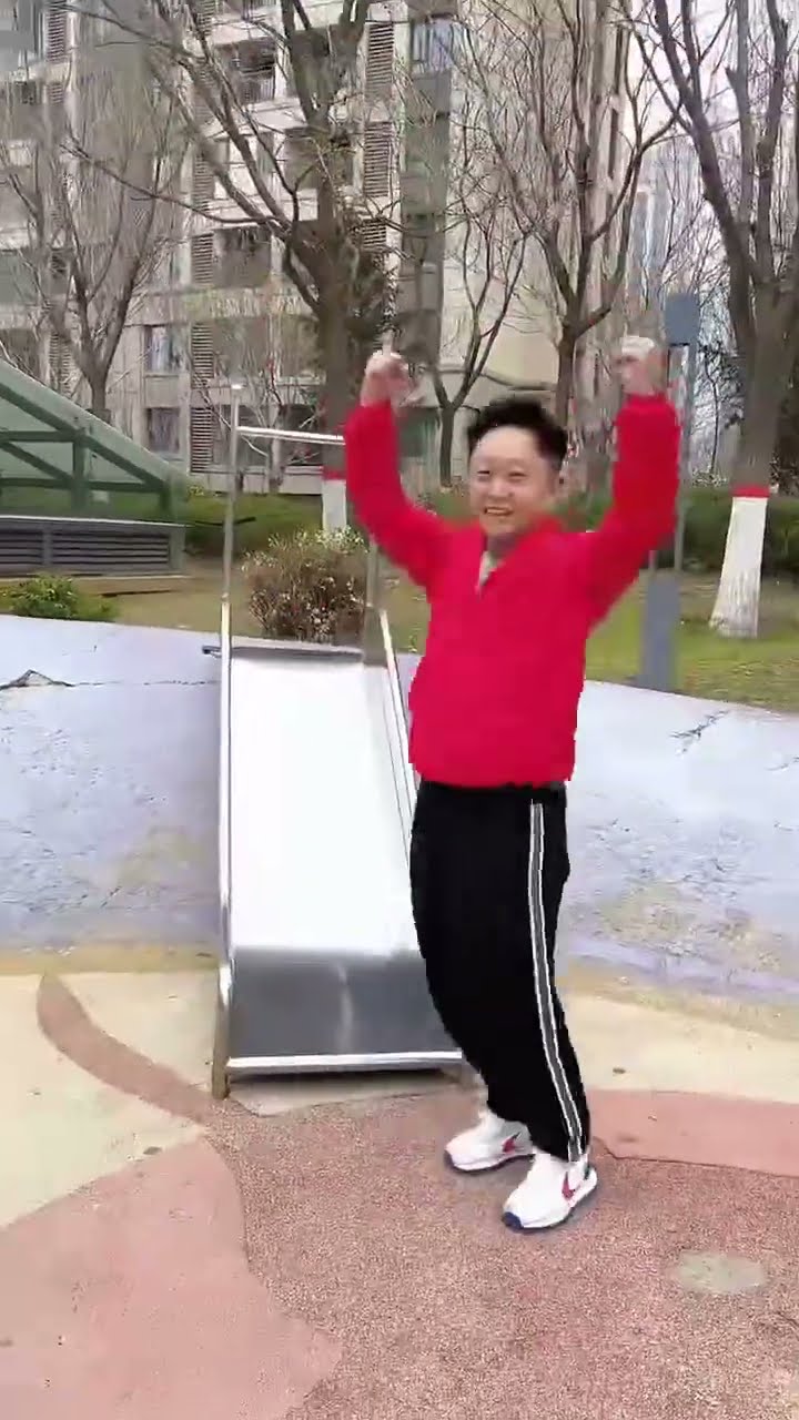 爸爸带娃就是不一样，锻炼模式开启！#Cute baby#Cute#呆萌小米宝#聪明宝宝#萌娃