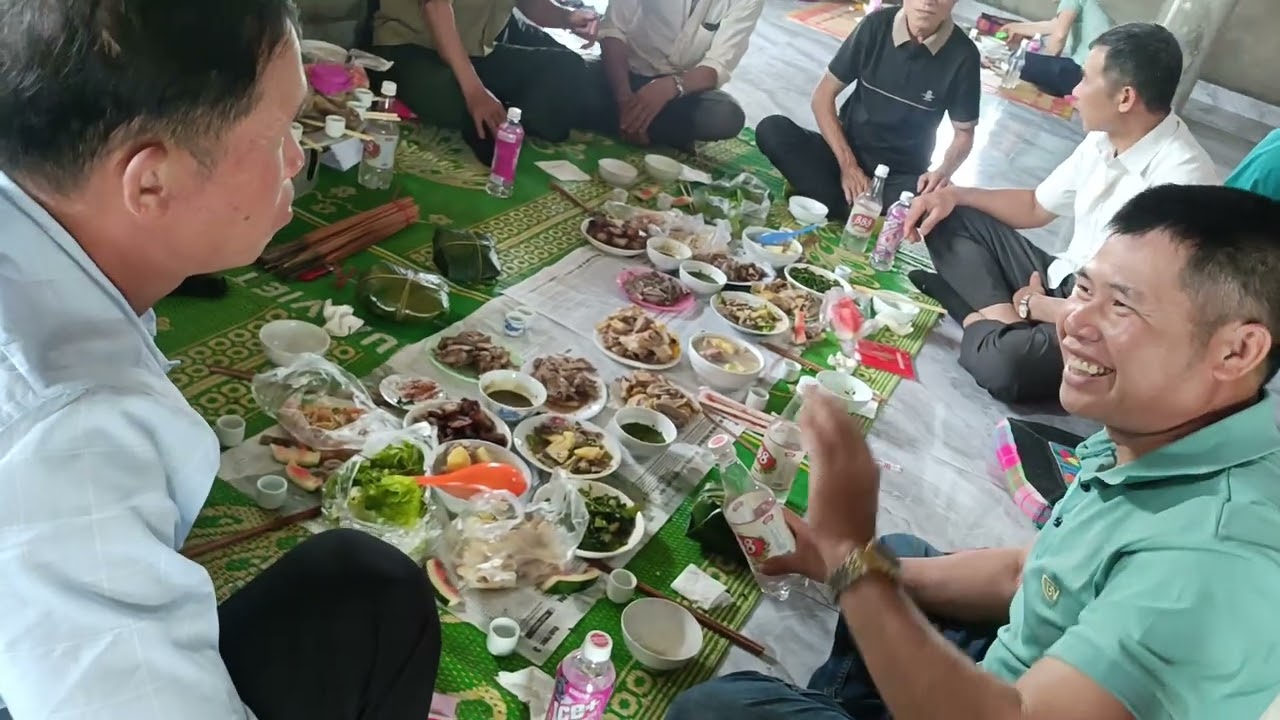 Hát hỏi xem uống rựu gì hay quá 