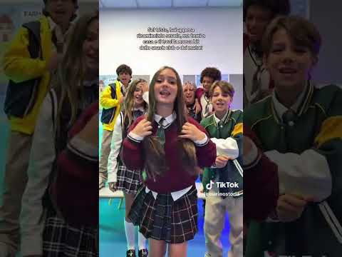 Video a voi piace la nuova canzone dei maturi e dello snack club