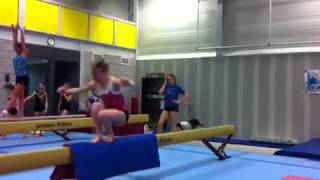 Suzan Rombouts - Stapsalto op balk met matje