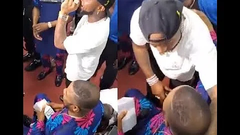 Davido and Legendary Yinka Ayefele performing together.