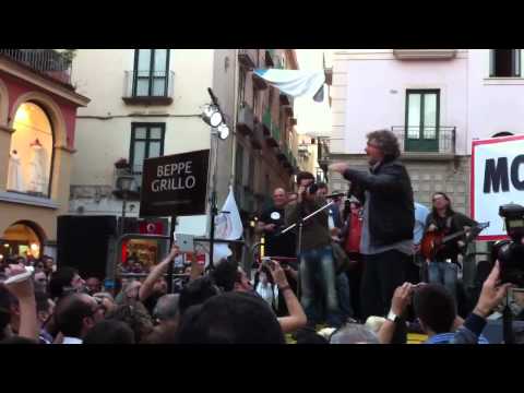 Beppe Grillo a Salerno - 12 Maggio 2011 - Parte 1/6