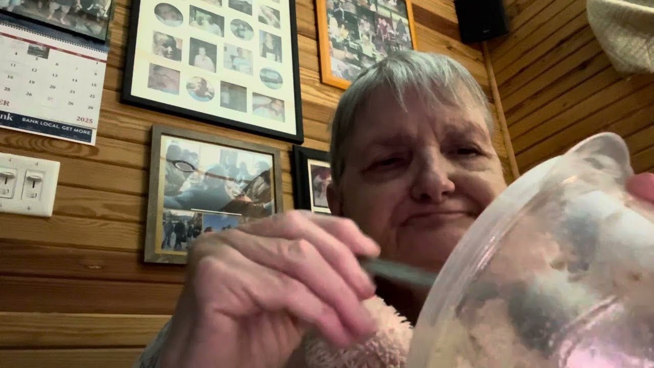 Реальная жизнь, дом, собаки, семья и хорошие друзья, солнечная энергия, шитьё и квилтинг, выпечка...