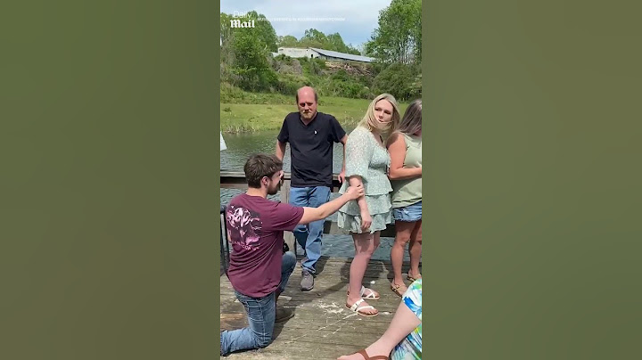 Woman fails to turn around during marriage proposal
