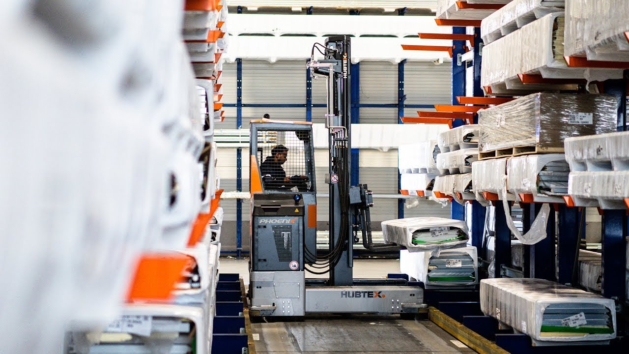 Mehrwege Seitenstapler optimieren das Lager von Bos Dynamics | HUBTEX
