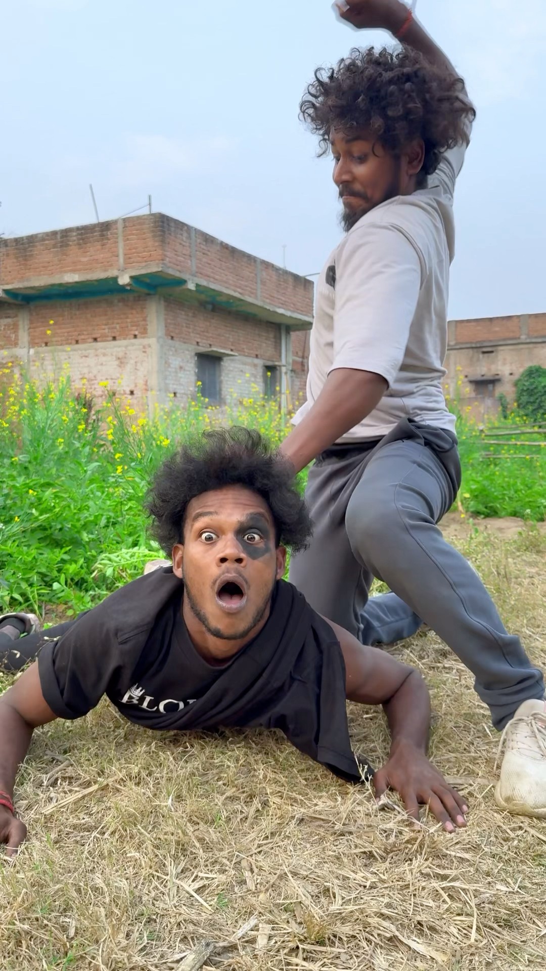फँस गया ये ?? #comedy #realfools #surajroxfunnyvibe #vikramcomedyvideo #memes