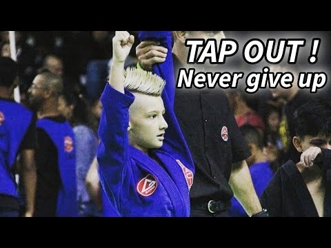 TAP OUT ! NEVER GIVE UP ! #fightingkids #fighting #train #training #gold #submission #win
