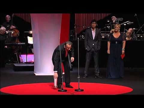 Paul Henry Acceptance Speech - Qantas Film & Telev...