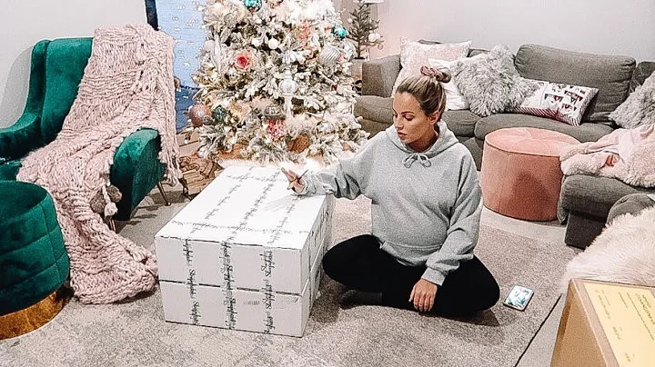 PREGNANCY UPDATE & PARCELS  | CHRISTMAS WITH THE CARTERS | Lucy Jessica Carter