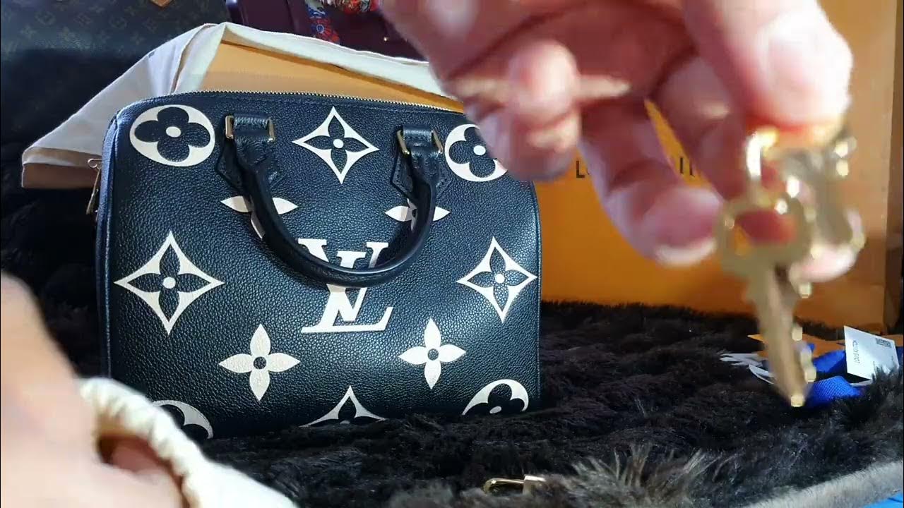 What's in my Bag and Review - Louis Vuitton Speedy Bandoulière 25 Bicolor  Monogram Empreinte Leather 