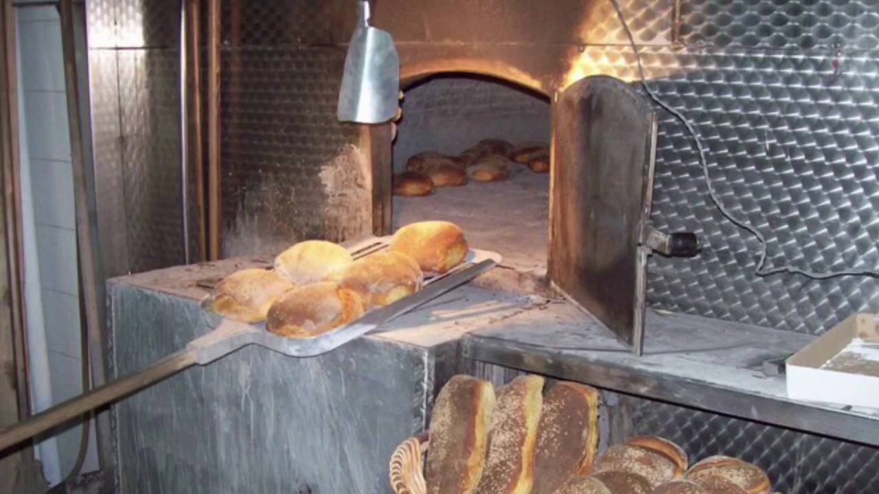 Panificio Barresi Forno in pietra a legna - YouTube