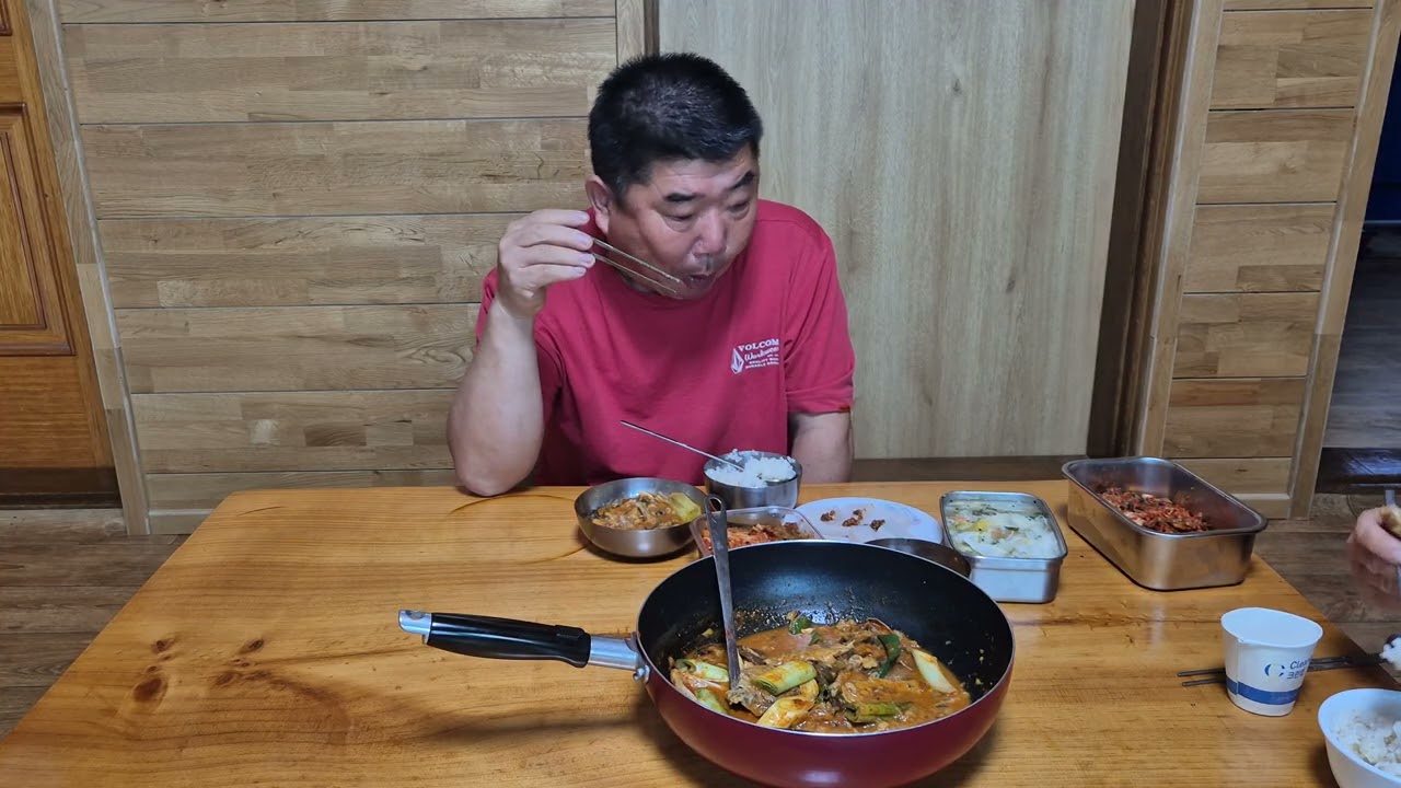 전찌개와 메밀묵 아침 먹었어요