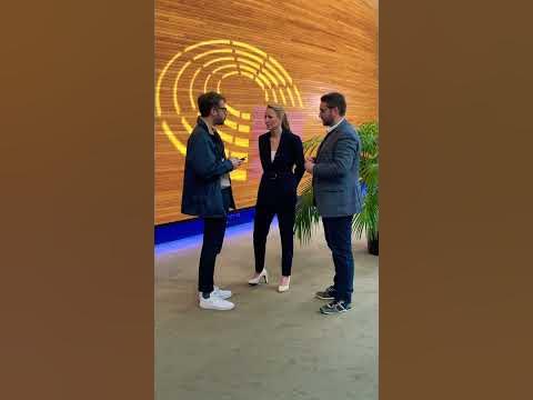 Европарл: Марион Марешаль не теряет времени - YouTube
