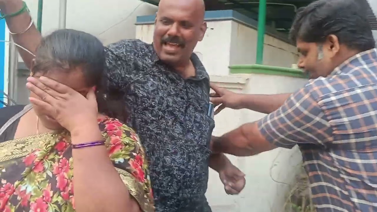 பஸ் எப்போ வரும் கேட்டதும் இந்தாள்  அடிக்கிறான் பாருங்க #panamatta #comedy #galletas