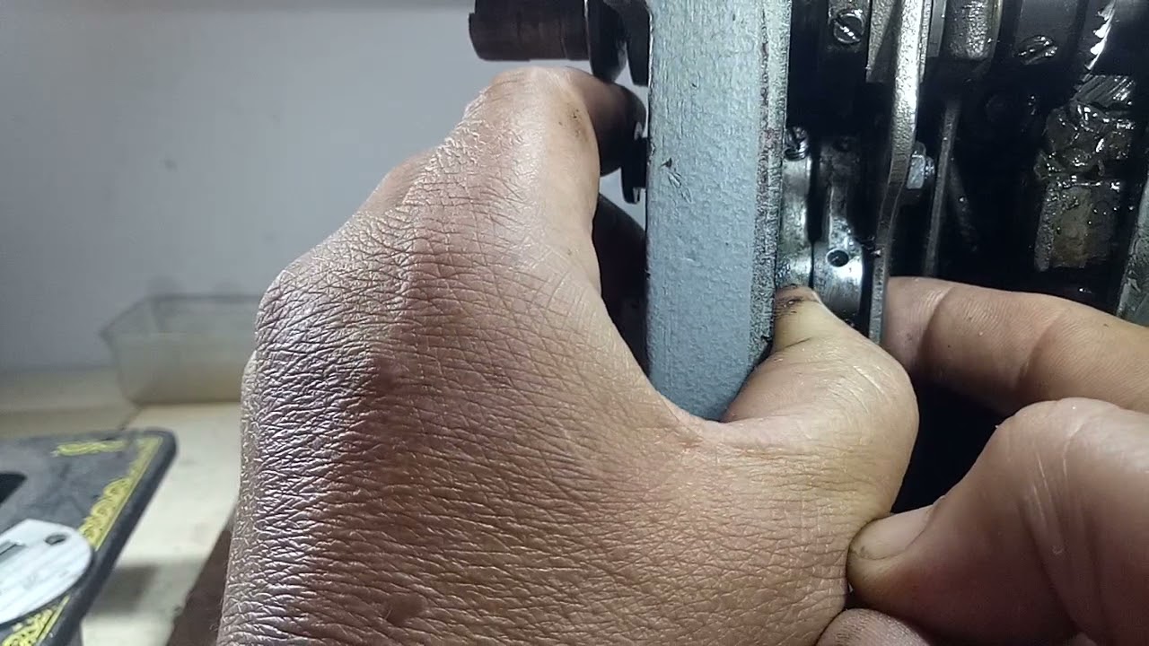 comment réparer un marche arrière d'un machine à coudre brodé africain