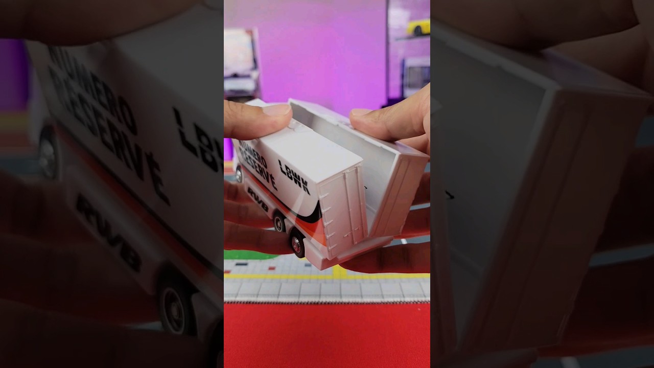 1/64 Tarmac Works Porsche RWB 993 LBWK with Truck Container! 