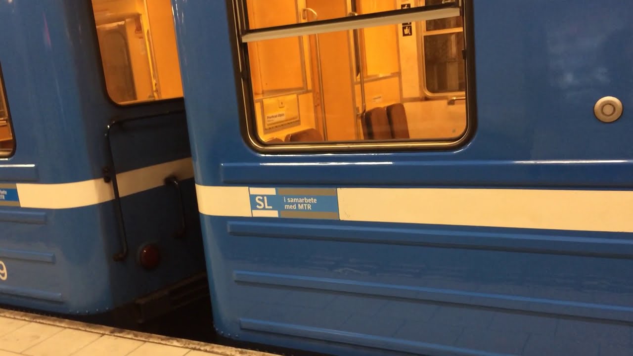 Resan Med C6 Tunnelbana 2756 Från Östermalmstorg Till T-Centralen.