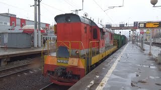Тепловоз ЧМЭ3-2072 с маневровым грузовым поездом, станция Железнодорожная